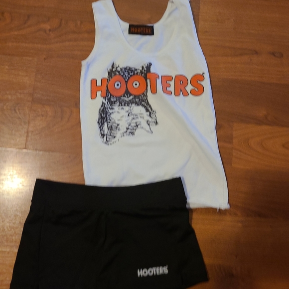Hooters uniform xs top and xxs shorts - Picture 2 of 10